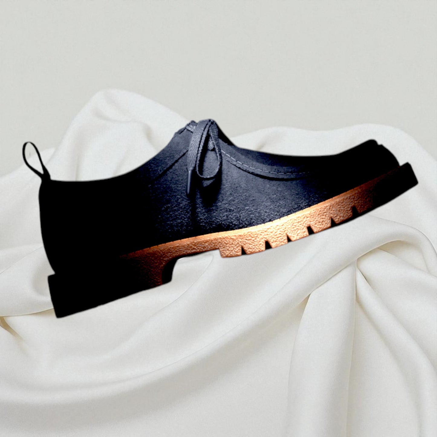 GRAVITAS: Chaussure Wallabee revisité en daim premium texturé - Bleu marine