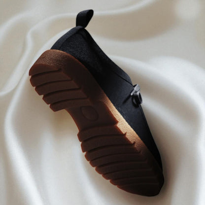 GRAVITAS: Chaussure Wallabee revisité en daim premium texturé - Bleu marine